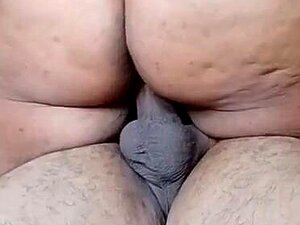 Vista de cerca de mi culo empapado de esposa y mi bola ??????
