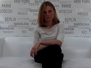 Seduciendo a la Rubia Tereza con Tetas Pequeñas