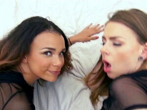 Las chicas POV se corren. Las chicas de la fiesta POV son folladas y