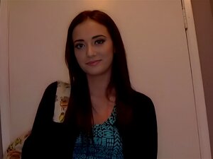 Chica nueva follada por un agente falso en una audición de casting