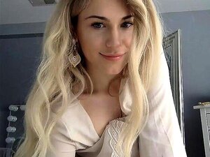 Lina embarazada se desnuda y se masturba