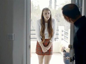 inocencia anal de la linda colegiala Gia Derza tomada por un sacerdote