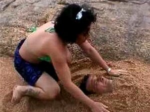 Facesitting en la playa