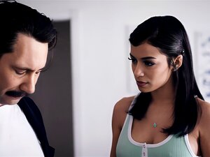 Padrastro insomne desea a la hijastra latina Savannah Sixx y, después