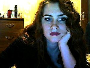 La morena linda gabriela hace un striptease bailando