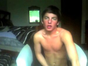 Chico pajeándose duro. Chico pajeándose duro