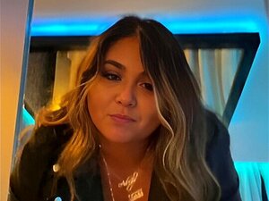 Latina Gruesa Se Desnuda y Twerks BigAss