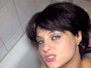 Orina amateur y creampie en gangbang con la chica Lilly Bang 18