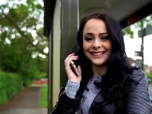 La chica con gran culo Alessa Savage lo toma por detrás súper duro