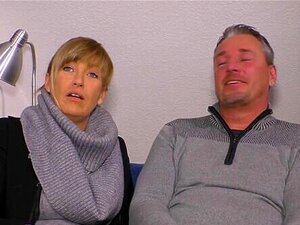 La abuela traviesa adora el semen en sus grandes tetas