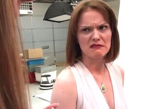 Las estrellas porno cachondas Marie Madison y Jade Houston en una