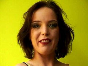Después de unas pequeñas películas porno, Marjolein finalmente se