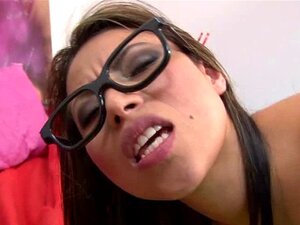 Estas dos lesbianas latinas calientes se lo están pasando en grande