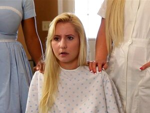 Una linda comida por una milf ébano. Una linda recibe un cunnilingus