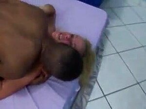 Chica caliente gimiendo en la polla, sexo duro, bruja montando 1