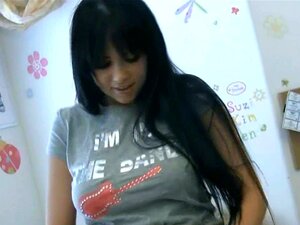 La linda belleza universitaria Chloe James está jugando con su