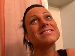 Joyce exes casting con su hijastro