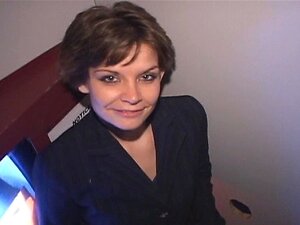 ¡Gerente de oficina chupando a extraños en Tampa Gloryhole!