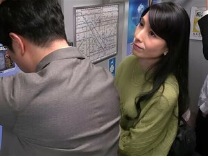 Milf japonesa lo consigue en el tren