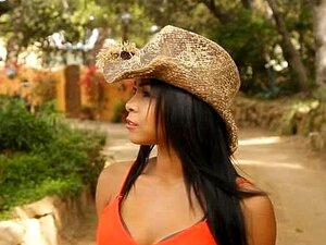 Pareja comparte follando a una linda latina