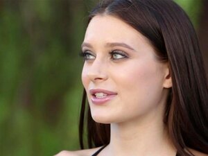 Las chicas de Galsway Kenna James y Lana Rhoades se vuelven locas