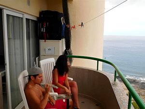 Pareja Cachonda Sexo Real En El Balcón De La Playa De Vacances
