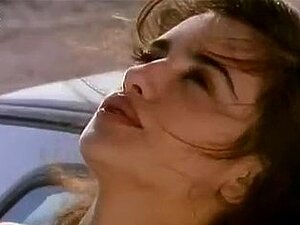 ¡Experimenta el atractivo seductor de Penelope Cruz en esta escena