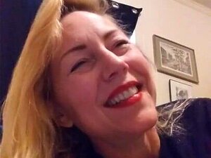 Badd Gramma cerca de Bush Bush Bushy, labios de coño y tetas