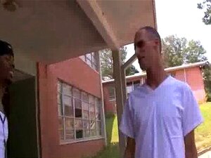 Chicos gays negros musculosos humillan a twinks blancos hardcore 10