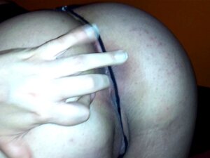 Culo provocando a sexy novia