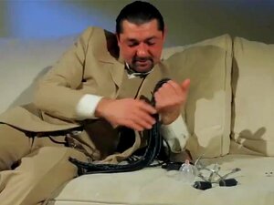 La pequeña Gina Gerson es follada en BDSM