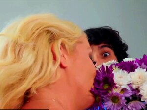 ¡Prepárate para la experiencia porno definitiva! Calientes rubias y