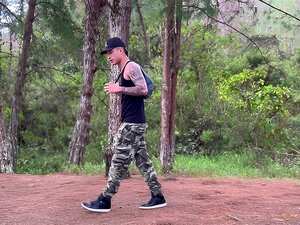 Perdido en el bosque-Me follo a un extraño flaco y cachondo-Danner