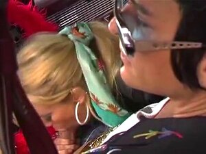 Follada en un coche blanco