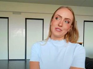 Compañera de cuarto universitaria me pilló tomándola fotos - MOFOS