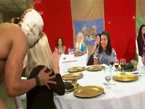 Mamadas interraciales para un oso bailarín negro