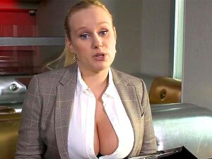 El decente se convierte en un swinger travieso por los empleados. El