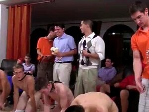Gay XXX La fraternidad S ** decidió poner sus promesas a través de
