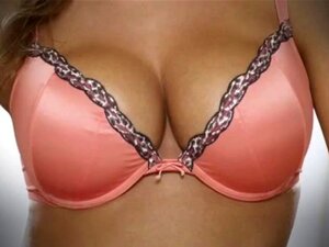 Sumérgete en el cautivador mundo de las curvas voluptuosas y los