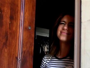 La inquilina linda folla para no ser desalojada. La inquilina linda