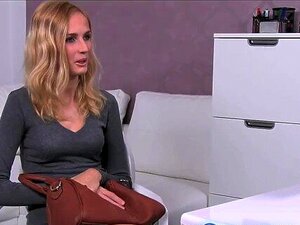 Rubia checa le gusta duro en entrevista de casting