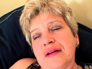 Trío de abuela muy vieja follando en familia política