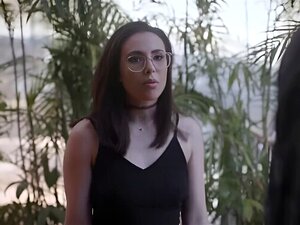 Novia Infiel Es Follada Por La Espalda Por Su EX Mientras Habla Por