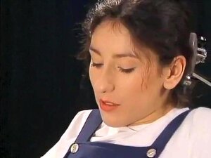 La tímida colegiala turca Sibel Kekilli es afeitada y follada
