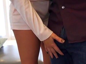 Hermosa milf con buenas tetas se la follan