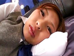 Ami Kurosawa provoca una polla y las cámaras en