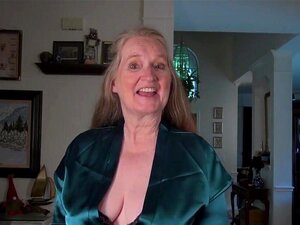 La GILF amateur de 61 años muestra sus grandes melones naturales