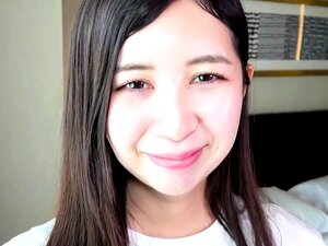 Gran primer plano en una linda mamada japonesa POV