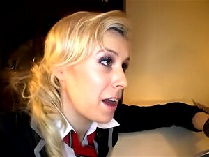 Sexy colegiala se folla a su profesor en un trío DP