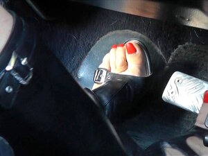 Zorra de cuero con capullo de rosa ama el sexo al aire libre